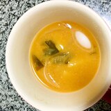 じゃがいもと玉ねぎとわかめの味噌汁